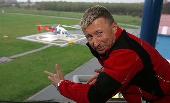 Léka záchranné sluby Milan Brázdil se stal díky kroukování poslancem i olomouckým zastupitelem (na snímku z roku 2010 ze stanovit letecké záchranné sluby na okraji msta).