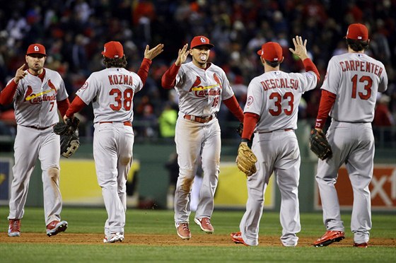 Baseballisté St. Louis Cardinals se radují z výhry v zápase Svtové série nad...