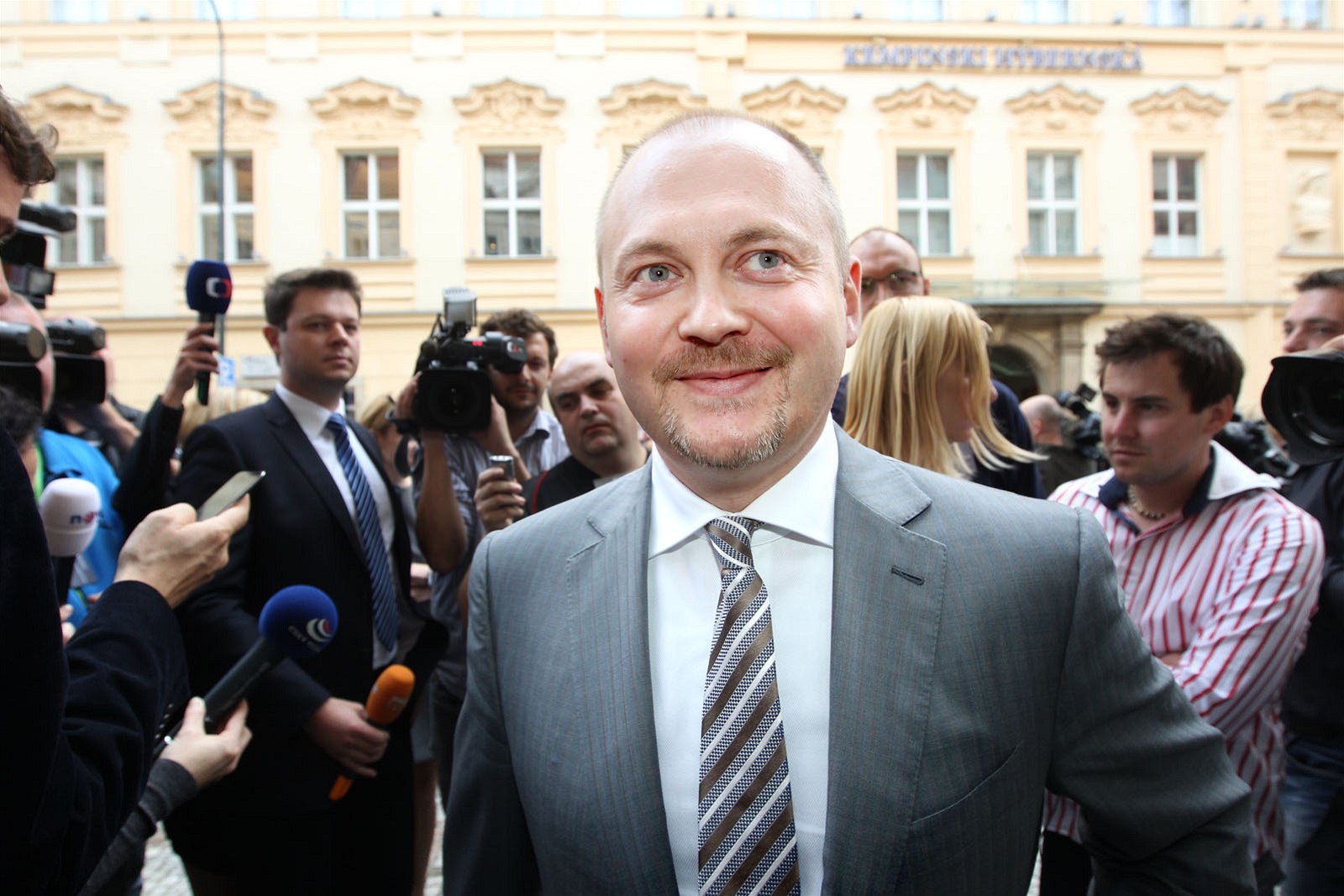 Hejtman Michal Ha�ek chce být více v televizi