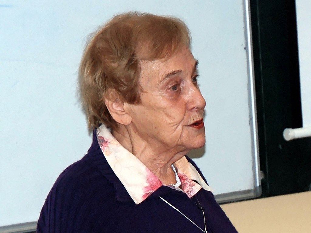 Doris Grozdanovi�ová vypráví student�m v Jihlav�, odkud také sama pochází.