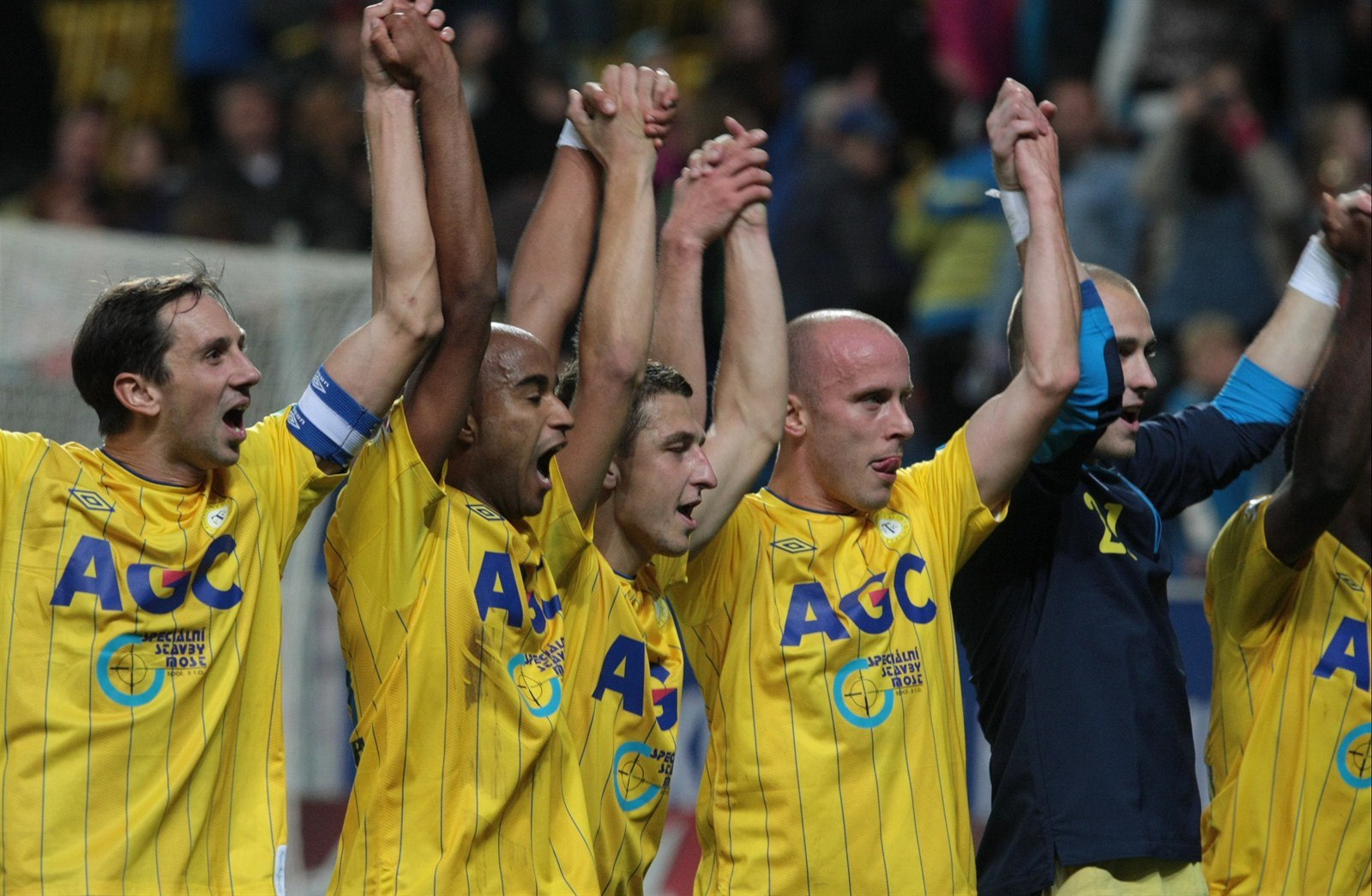 D�kova�ka teplických fotbalist� po vyhraném zápase
