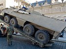 Vojenská vozidla na Hradanském námstí