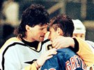 1999. Kanadská hokejová legenda Wayne Gretzky práv ukonil svou hráskou