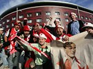 Fanouci Slavia ped stadionem v Edenu