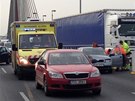 Nehoda esti osobních aut na praské Jiní spojce (25. íjna 2013).
