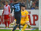 GÓL NA 3:0. Rafael van der Vaart z Hamburku stílí branku proti Freiburgu.