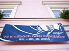 Majitel domu na námstí v Novém Mst nad Metují vyvsil transparent na podporu...