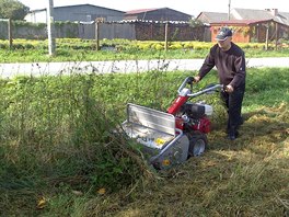 Soustava kladívek si poradí i s porosty, na které by nestail mulova. eit...