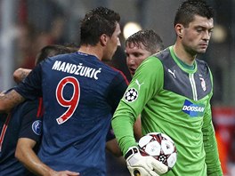 PEKONANÝ. Fotbalisté Bayernu Mnichov se radují z promnné penalty. Plzeský...