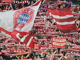 FANDÍME. Fanouci Bayernu Mnichov pi utkání proti Plzni.