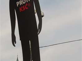 Figuríny obenc pipomínají zloiny komunismu.