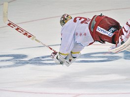 Brank Slavie Dominik Furch slav s fanouky vtzstv proti Komet Brno. 