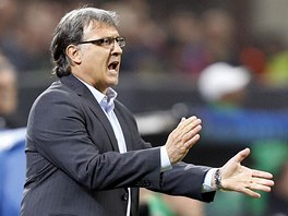 Barcelonsk kou Gerardo Martino bhem utkn na hiti AC Miln.