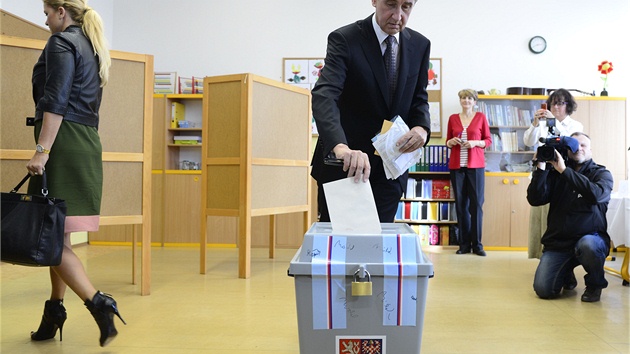 Lídr hnutí ANO Andrej Babi� odevzdal sv�j hlas ve volbách do Poslanecké