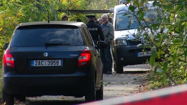 Policist nali ve Vltav u Barrandovskho mostu lidskou nohu (26.10.2013)