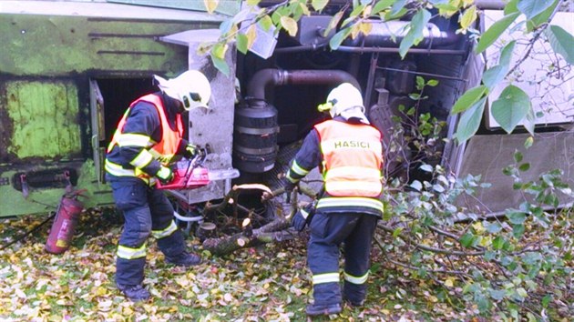 Hasii vyprouj na Vykovsku pevrcen kombajn (27. jna 2013).