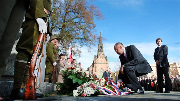 Ceremonil pi pleitosti vzniku republiky u sochy T. G. Masaryka na Komenskho nmst v Brn.