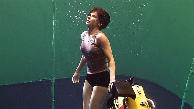 Naten filmu Gravitace sten probhalo i v baznu s przran istou vodou. Sandra Bullockov tak mohla snze napodobit pohyby, kter astronauti pouvaj v mikrogravitaci na ISS.