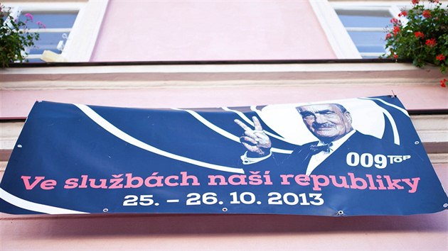 Majitel domu na nmst v Novm Mst nad Metuj vyvsil transparent na podporu TOP 09.