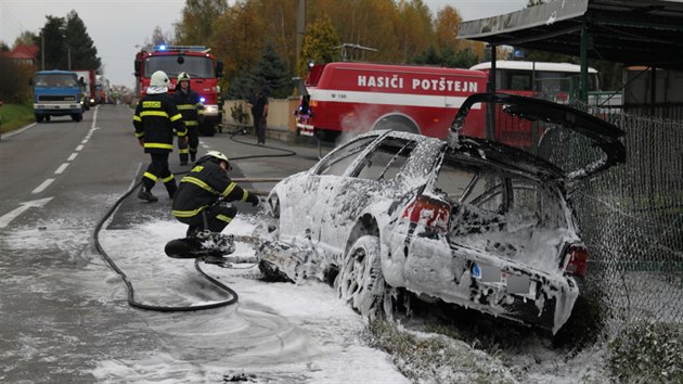 Pi vn nehod se srazilo osobn auto s motorkou u Pottejna (23.10.2013).