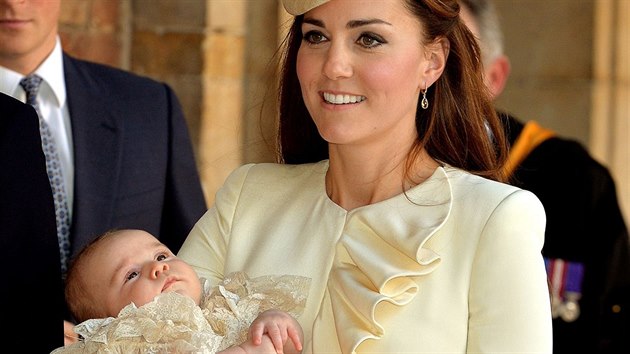 Vvodkyn z Cambridge Kate a jej syn princ George (Londn, 23. jna 2013)