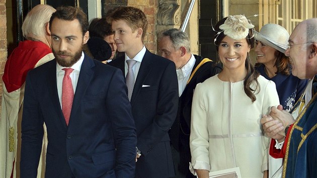 Pippa Middletonov a jej bratr James na ktu prince George (Londn, 23. jna 2013)