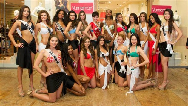 esk Miss 2013 Gabriela Kratochvlov a jej soupeky na Miss Universe v Moskv
