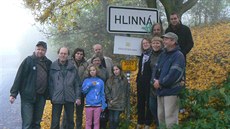 Monarchisti v sobotu umístili na zna�ku s názvem Hlinné cedulku s ozna�ením...
