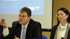 Radim Holeek jet jako politik ODS s Miroslavou Nmcovou pi zahájení...