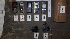 Mobilní telefony zajitné pi zásahu ve vznici Vinaice