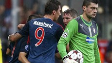 PEKONANÝ. Fotbalisté Bayernu Mnichov se radují z promnné penalty. Plzeský...