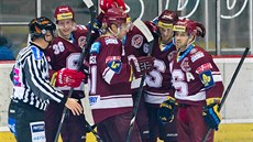STÁLE PRVNÍ. Spar�an�tí hokejisté porazili Hradec Králové na jeho led� vysoko...