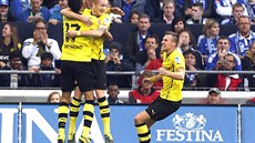 ERNOLUTÁ RADOST. Hrái Dortmundu (zleva Pierre-Emerick Aubameyang, Marco Reus...