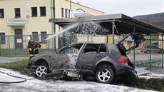 Pi váné nehod se srazilo osobní auto s motorkou u Pottejna (23.10.2013).
