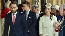 Pippa Middletonová a její bratr James na ktu prince George (Londýn, 23. íjna...