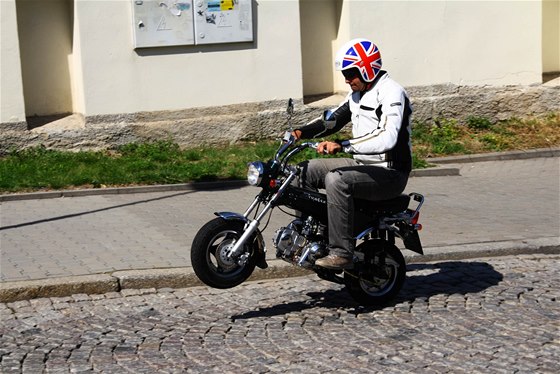 Jedin, na co si muste dt pozor, jsou autobusy, dodvky a vysok auta, ze...