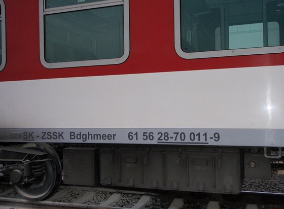 Expresu jedoucímu do Prahy na Olomoucku hořely brzdy, uhasil je personál vlaku.