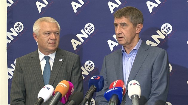 �éf hnutí ANO Andrej Babi� a vedle n�j p�edseda poslaneckého klubu strany...