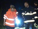 Policisté a hasii zasahovali pi poáru v áblickém háji na Praze 8, kde...