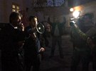 Primátor Brna Onderka elí rozíleným demonstrantm
