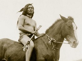 Bojovnk kmene oon (snmek z knihy Indini - Praobyvatel Severn Ameriky)