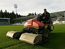 TRÁVNÍK. V drsných podmínkách na severu ech v Jablonci vyaduje udrování a...