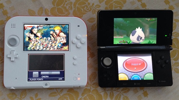 Vlevo 2DS, vpravo 3DS