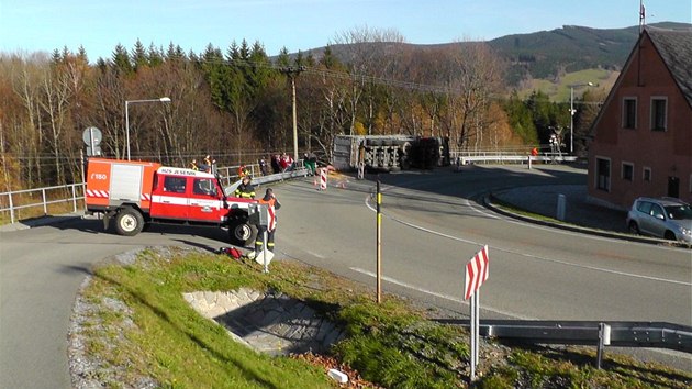 Silniní tah ze umperka do Jeseníku uzavelo zhruba na dv hodiny vyproování