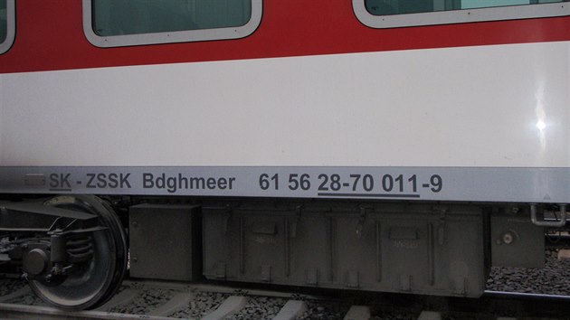 Expresu jedoucímu do Prahy na Olomoucku hořely brzdy, uhasil je personál vlaku.
