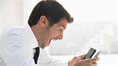 P�í�tí rok mohou dv� mobilní sít� v �esku vlastnit miliardá�i Kellner a Komárek