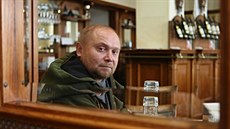 Pavel Sankot je herec a zárove� i pracovník Agrostroje v Pelh�imov�. "Divadlo...