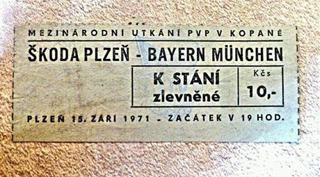 PO 42 LETECH. Pár pamtník uvidí Bayern Mnichov v Plzni u podruhé.Vstupenka z