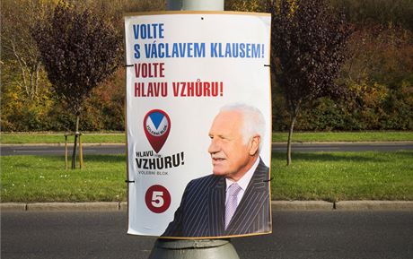 Václav Klaus na pedvolebním billboardu hnutí Hlavu vzhru!