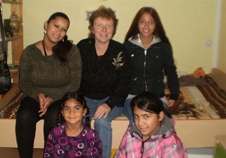 Zleva: Veronika, maminka, Mía, dole Esterka a Jolanka.